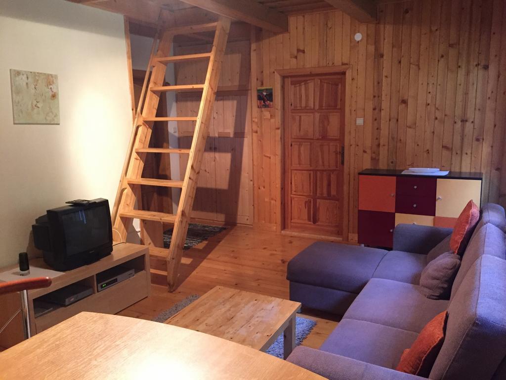 Apartments Huty Екстериор снимка